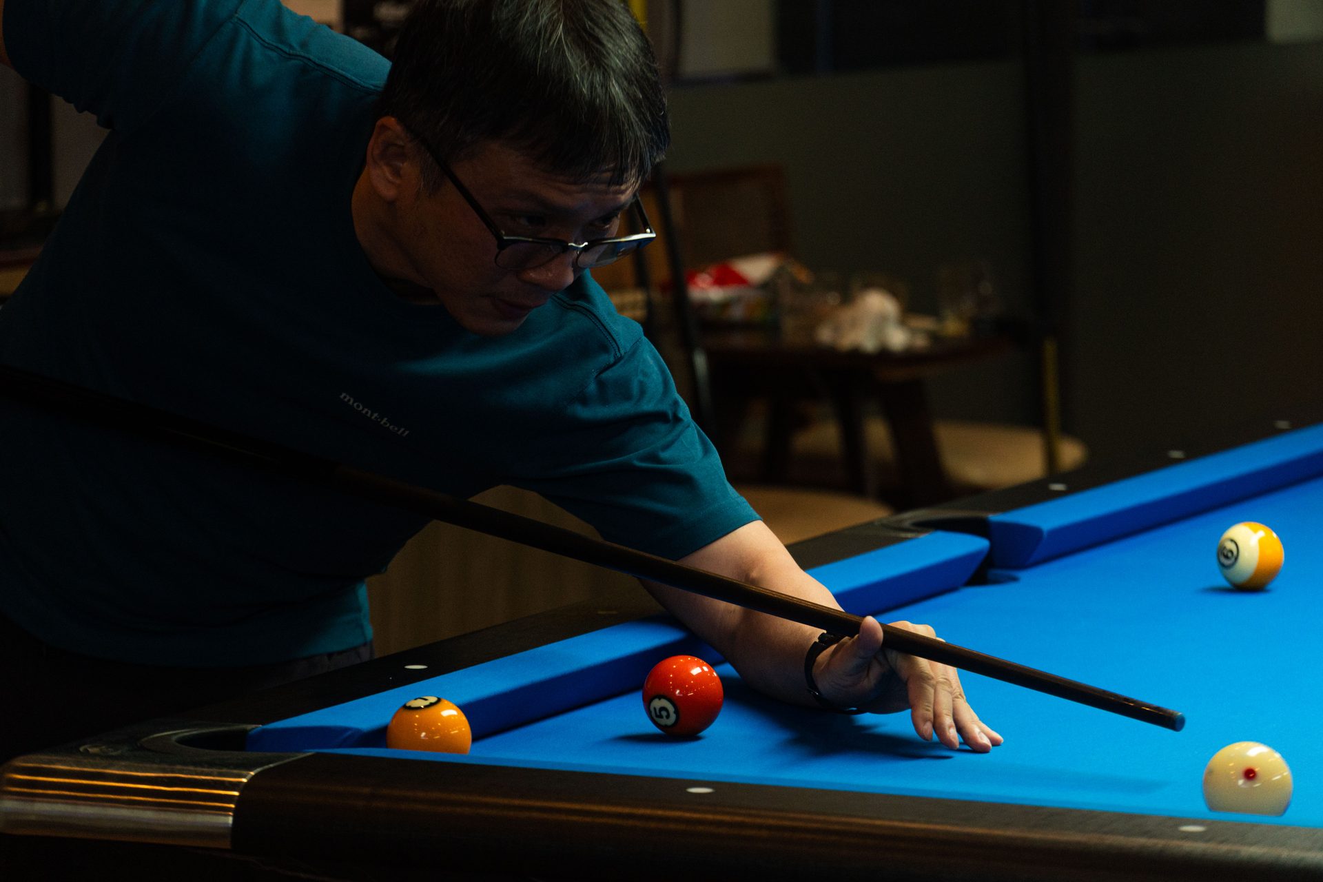 A regular lining up a clean shot in the smoke-free room at 92 Billiards Club